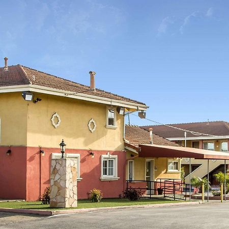 Rodeway Inn & Suites Near The Coliseum & Arena Oakland Buitenkant foto