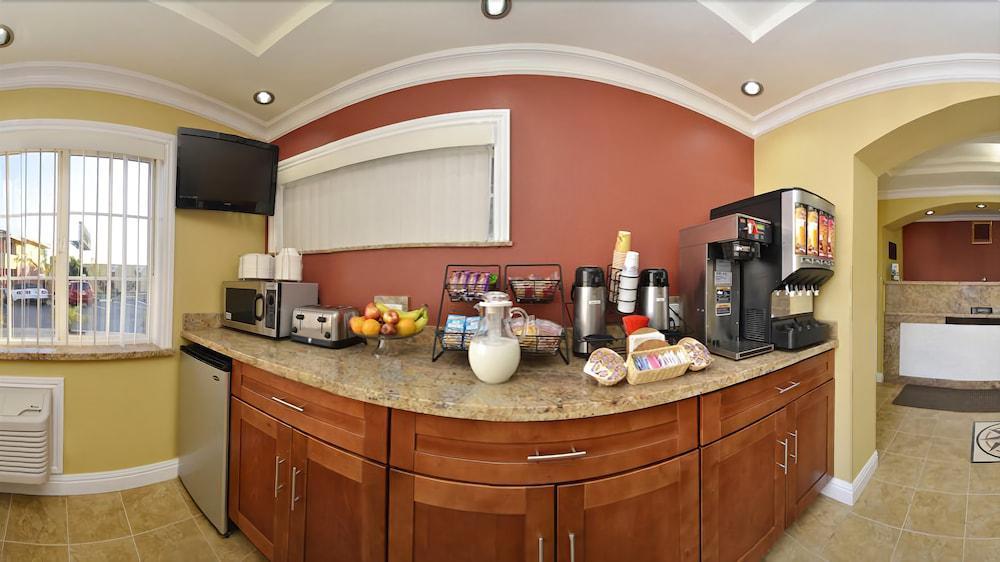 Rodeway Inn & Suites Near The Coliseum & Arena Oakland Buitenkant foto