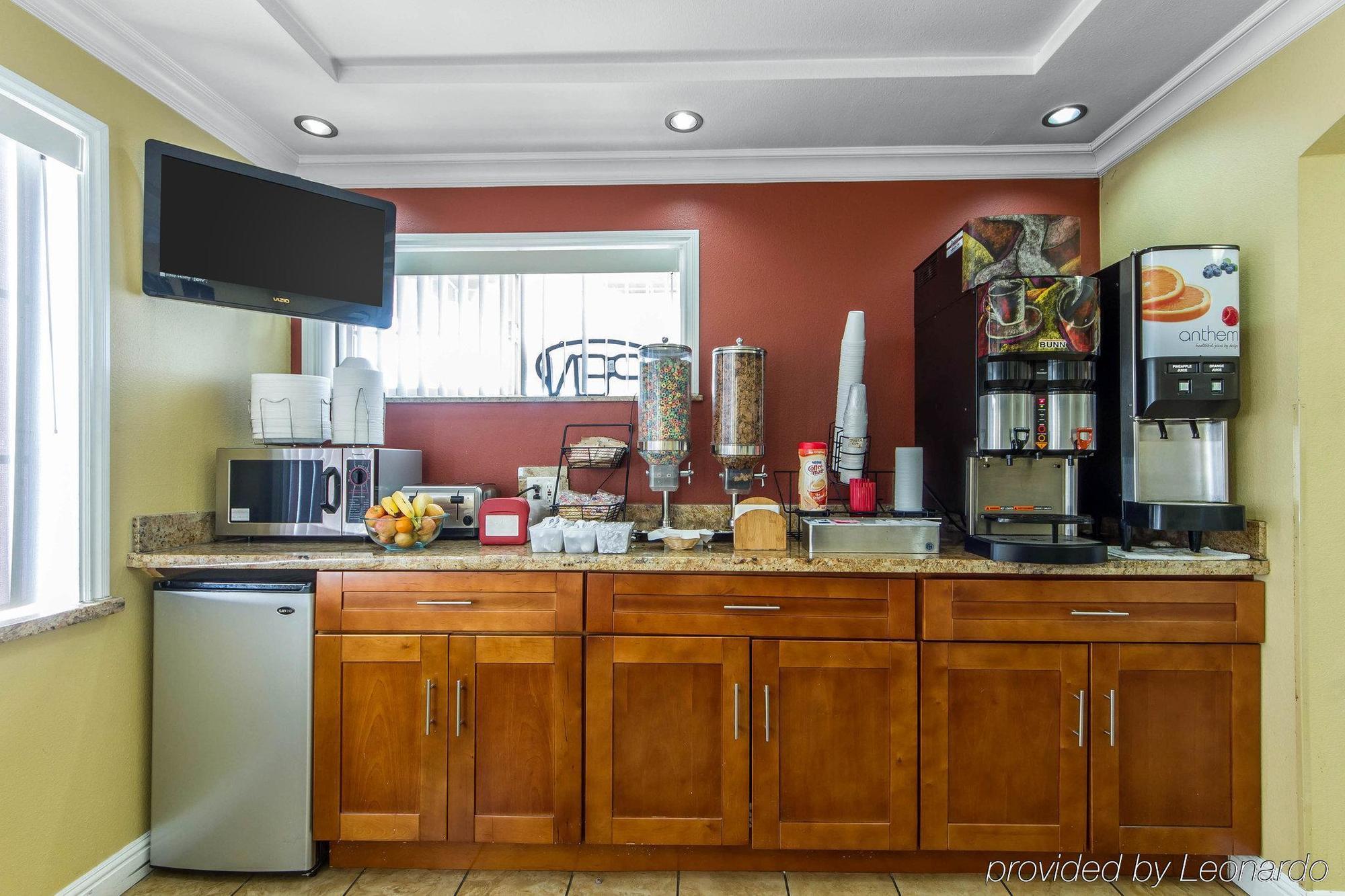 Rodeway Inn & Suites Near The Coliseum & Arena Oakland Buitenkant foto