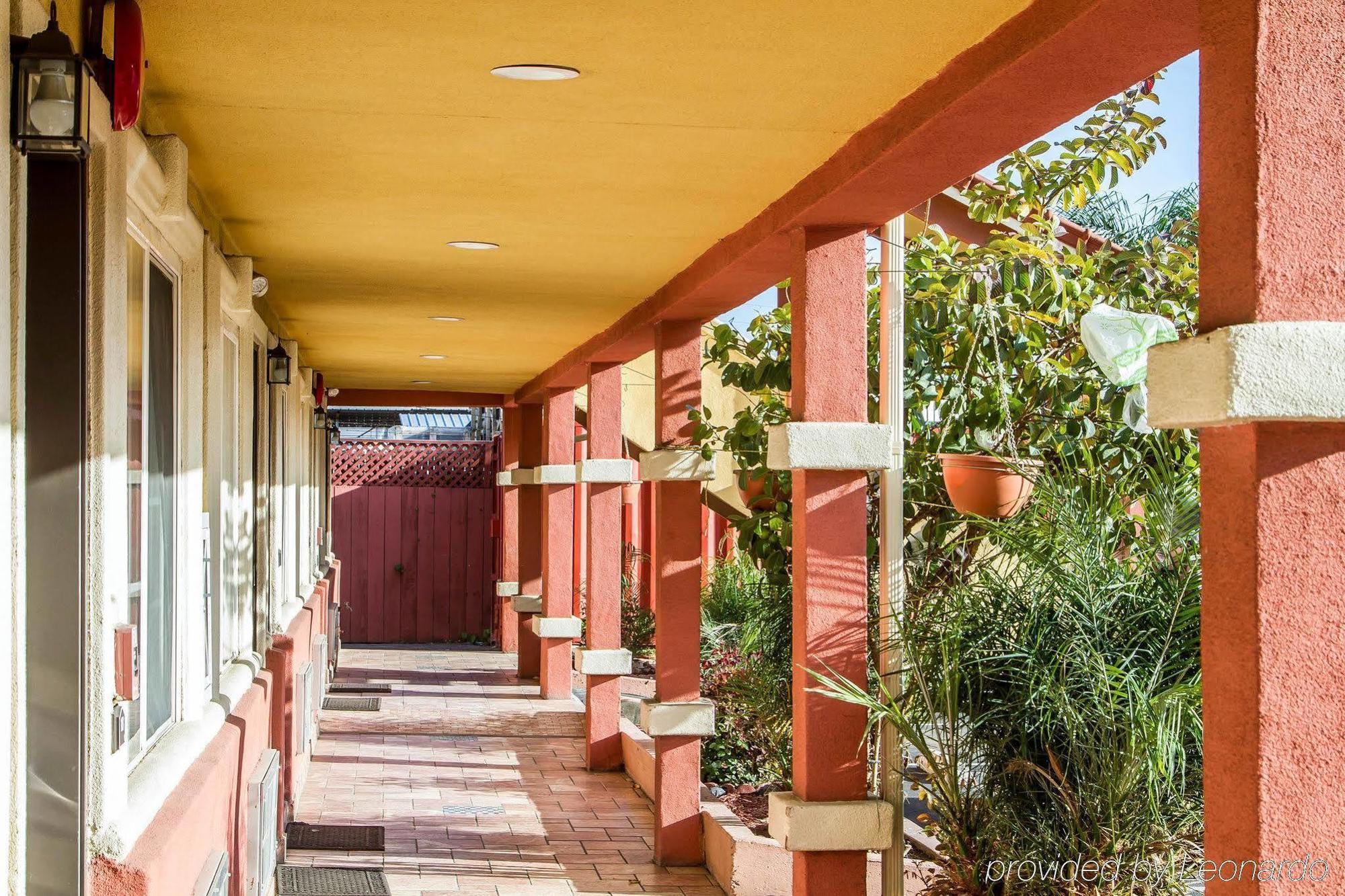 Rodeway Inn & Suites Near The Coliseum & Arena Oakland Buitenkant foto
