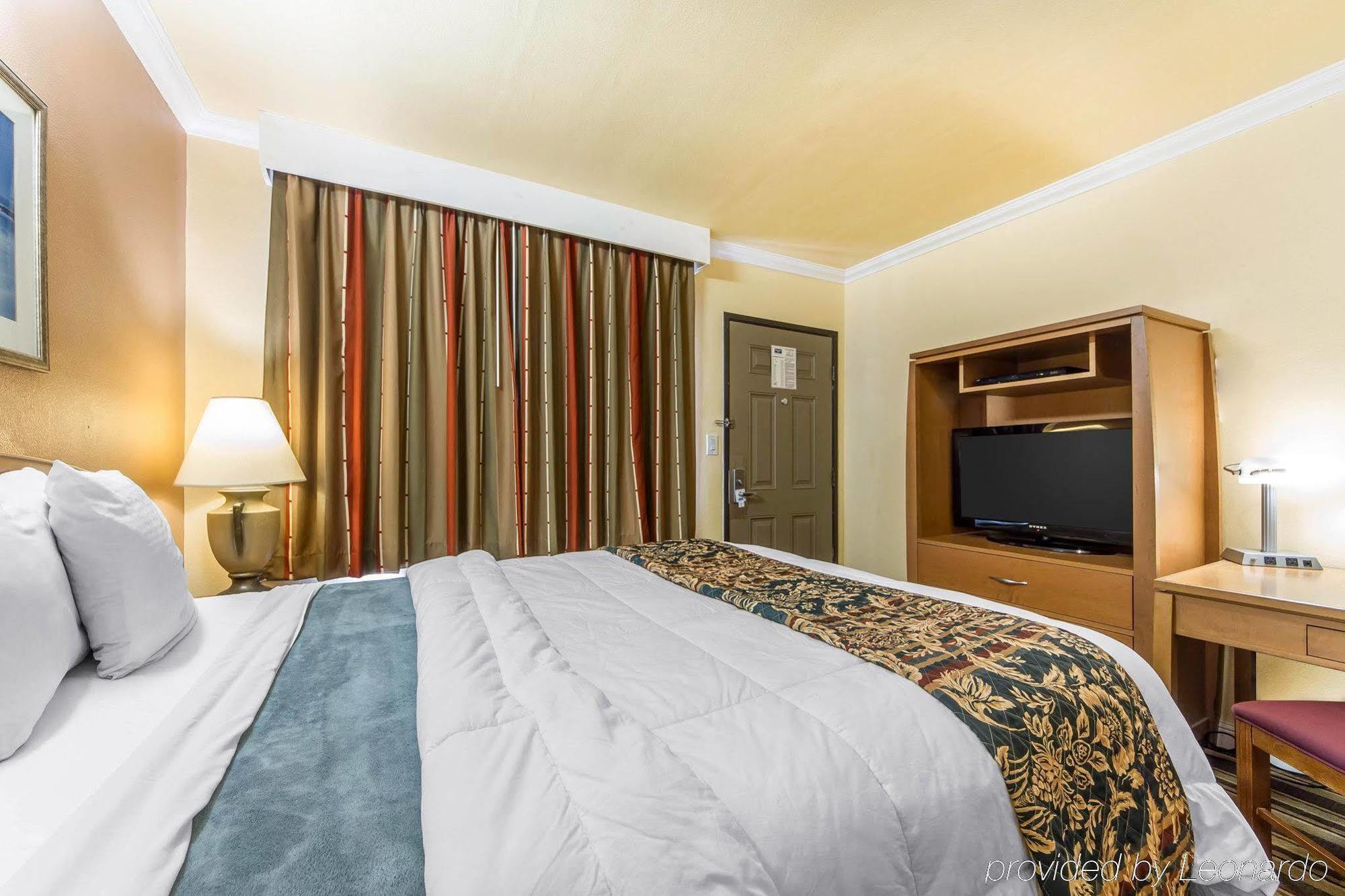 Rodeway Inn & Suites Near The Coliseum & Arena Oakland Buitenkant foto