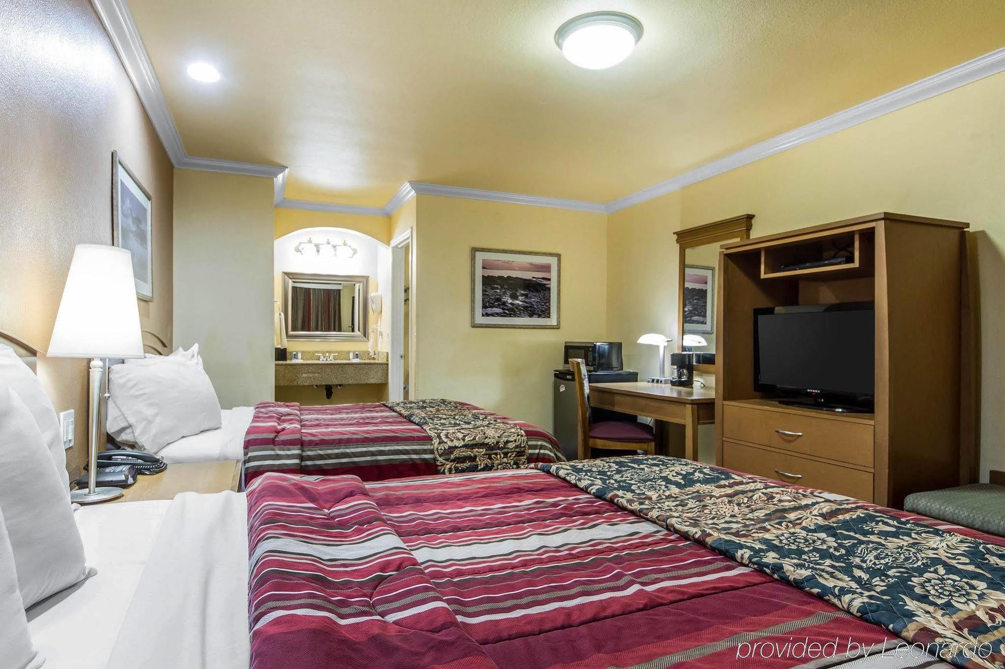 Rodeway Inn & Suites Near The Coliseum & Arena Oakland Buitenkant foto