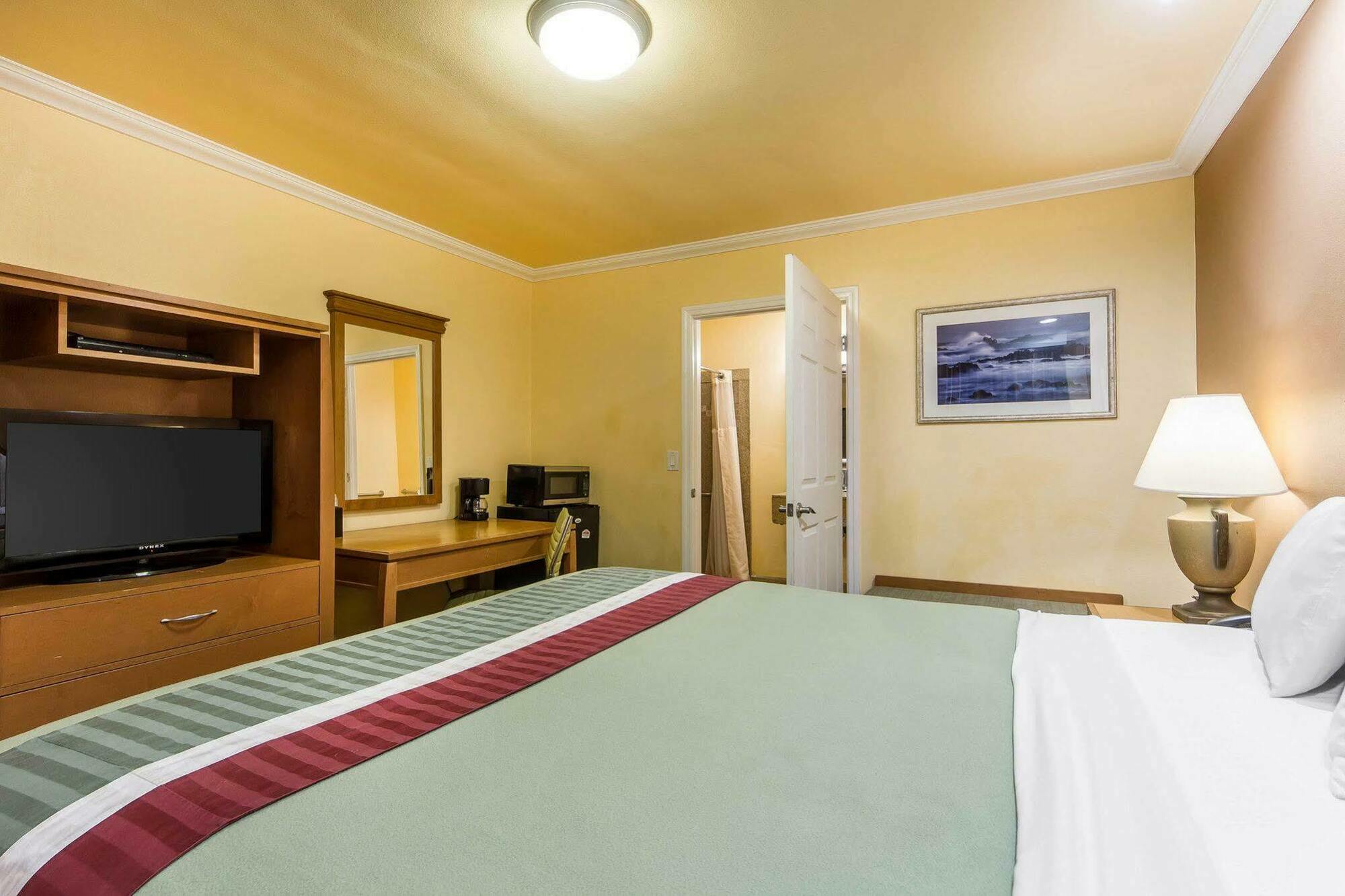 Rodeway Inn & Suites Near The Coliseum & Arena Oakland Buitenkant foto