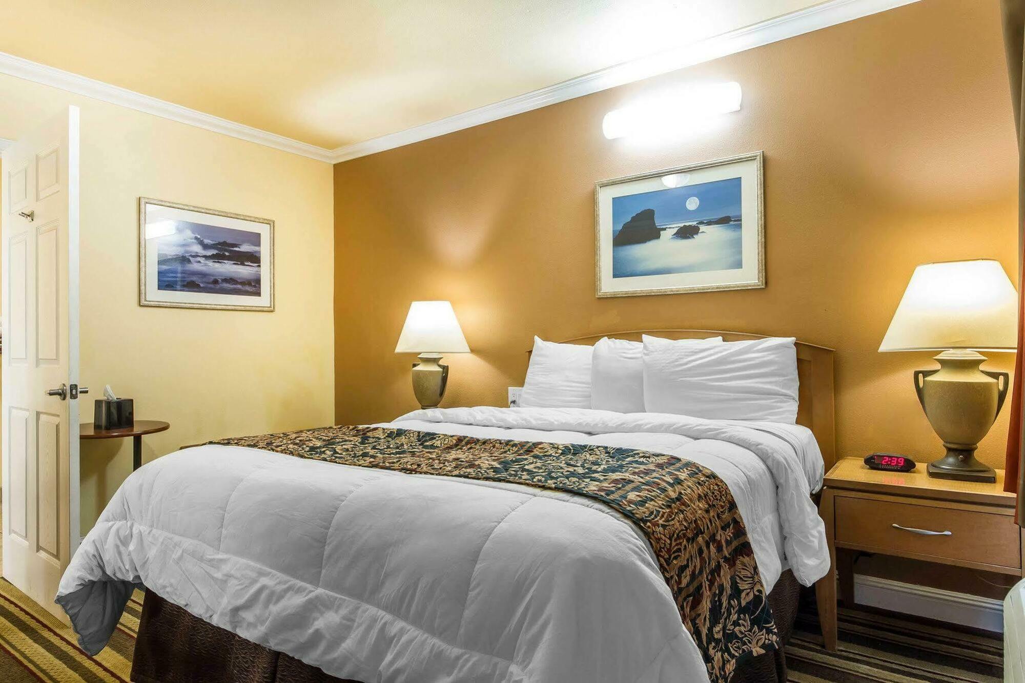 Rodeway Inn & Suites Near The Coliseum & Arena Oakland Buitenkant foto
